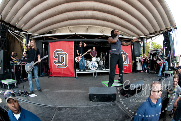 SEVENDUST-UPROAR-9-24-11-PLC_0562